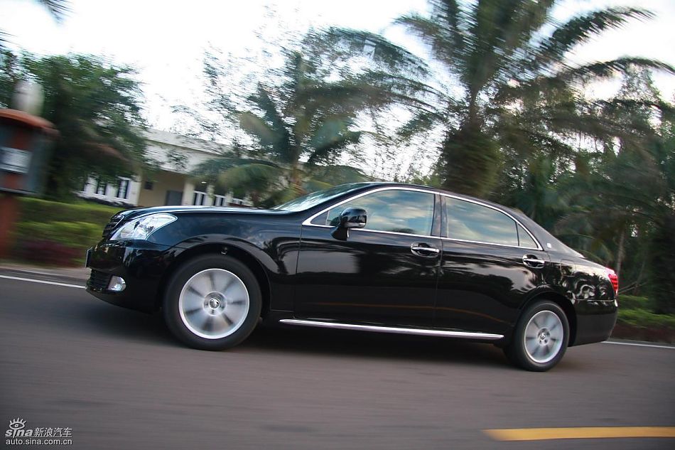 丰田新皇冠试驾实拍图动态