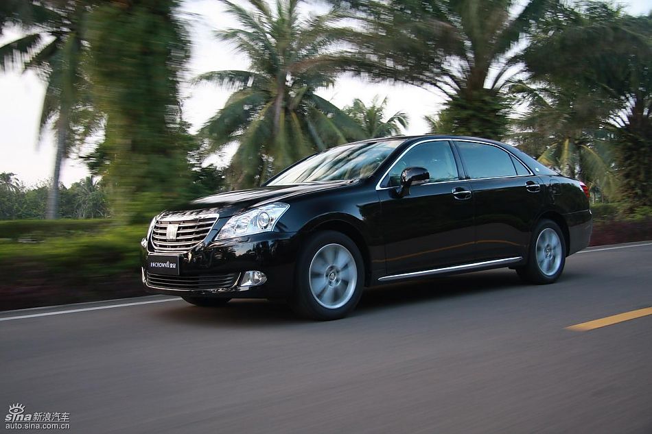 丰田新皇冠试驾实拍图动态