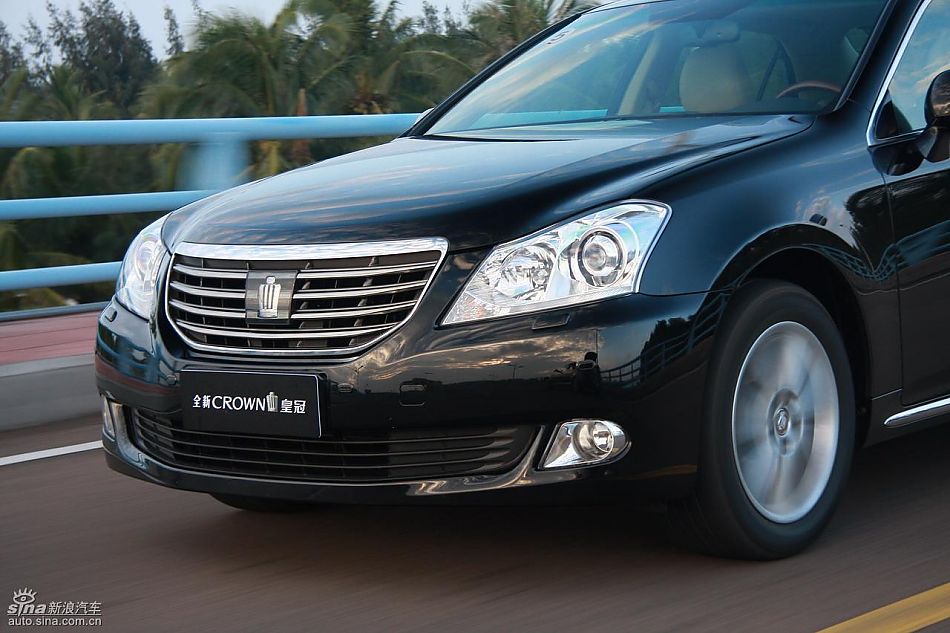 丰田新皇冠试驾实拍图动态