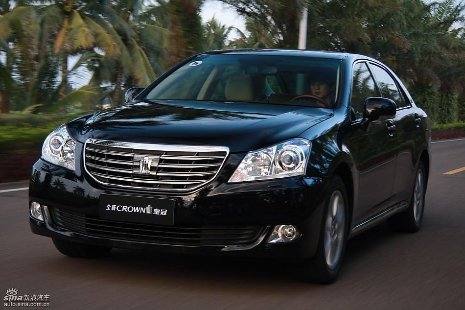 丰田新皇冠试驾实拍图动态