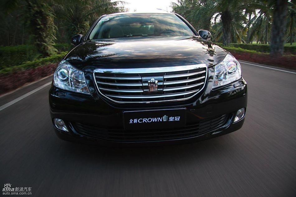 丰田新皇冠试驾实拍图动态