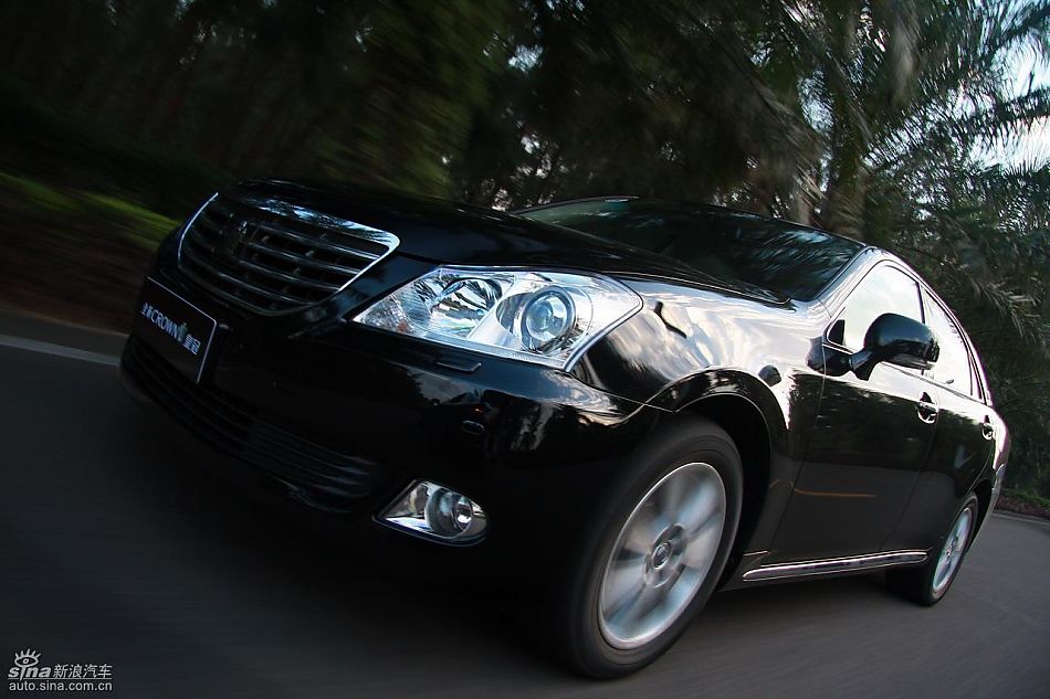 丰田新皇冠试驾实拍图动态