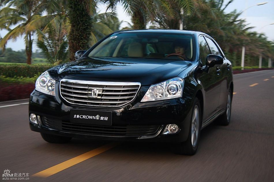 丰田新皇冠试驾实拍图动态