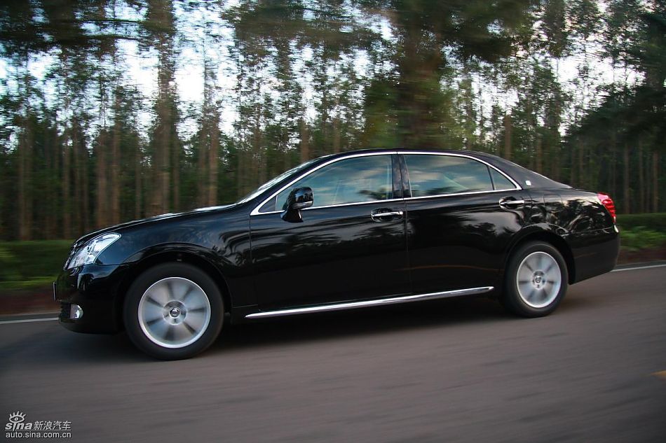 丰田新皇冠试驾实拍图动态