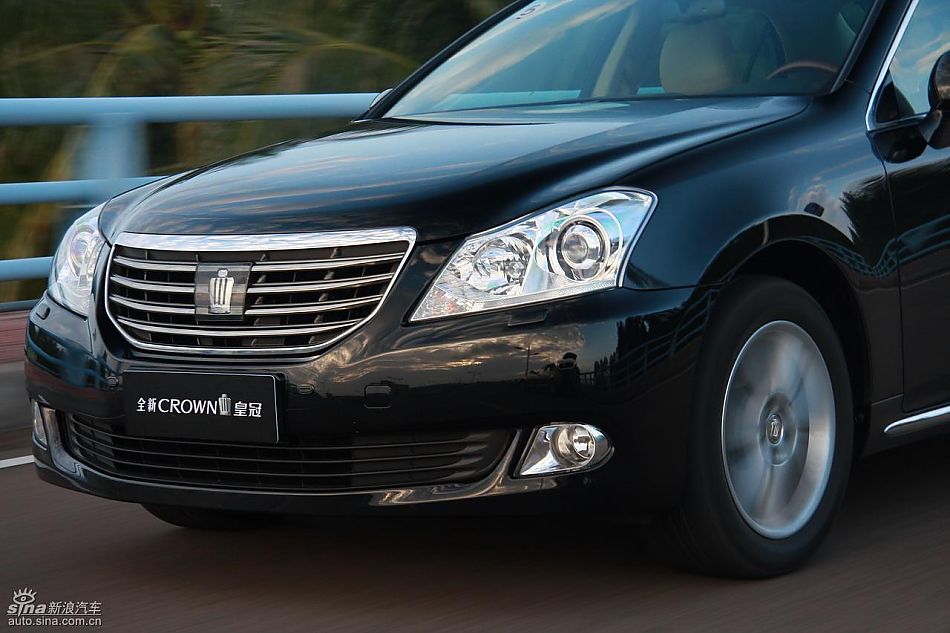 丰田新皇冠试驾实拍图动态