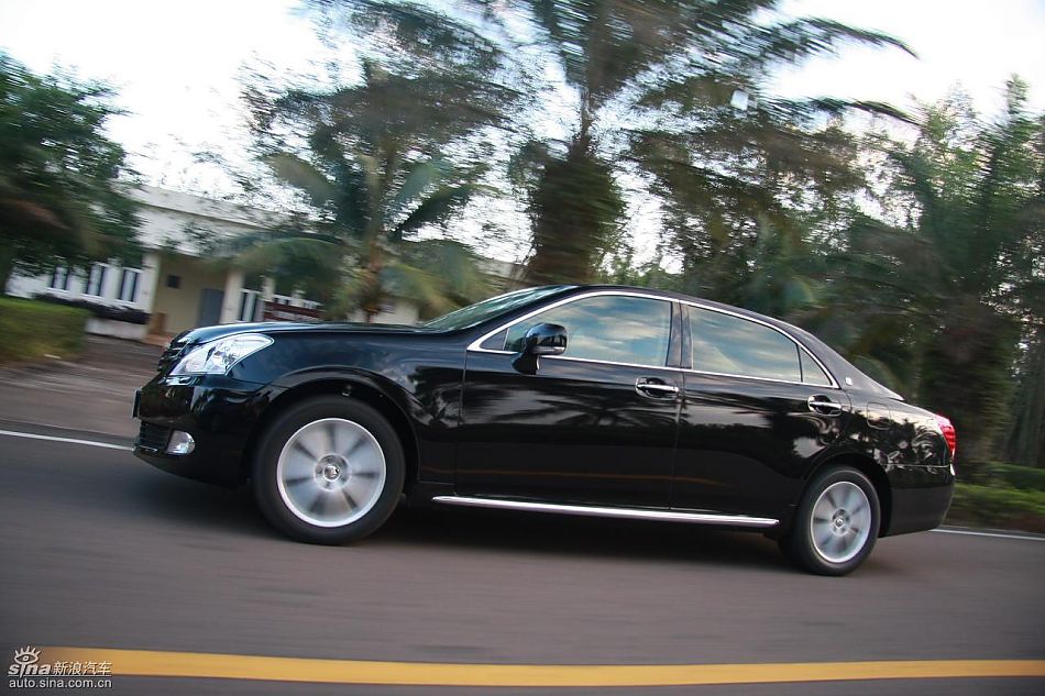 丰田新皇冠试驾实拍图动态