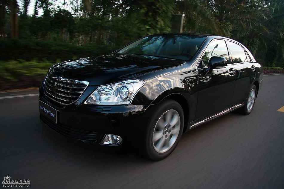 丰田新皇冠试驾实拍图动态