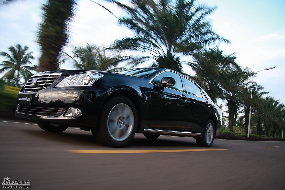 丰田新皇冠试驾实拍图动态