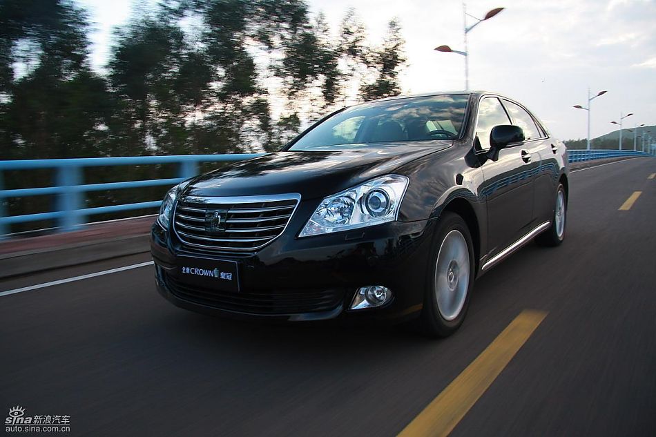 丰田新皇冠试驾实拍图动态