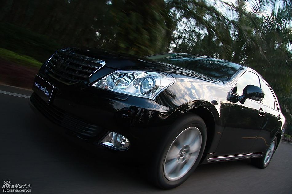 丰田新皇冠试驾实拍图动态