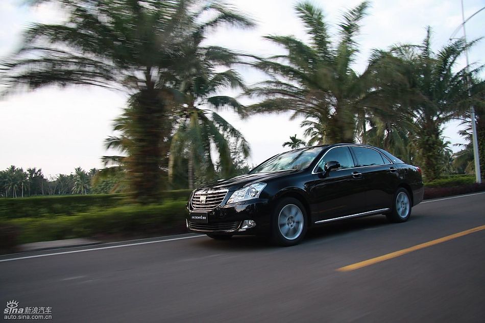 丰田新皇冠试驾实拍图动态