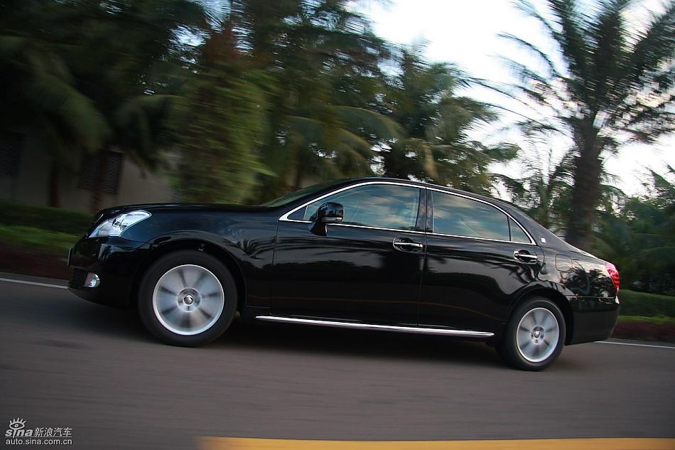 丰田新皇冠试驾实拍图动态