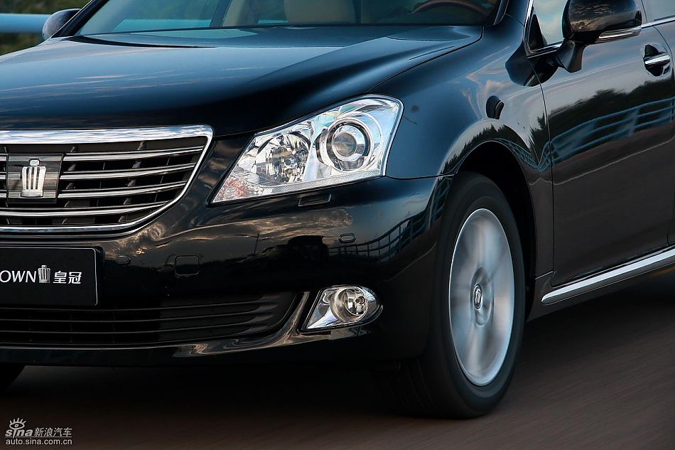 丰田新皇冠试驾实拍图动态