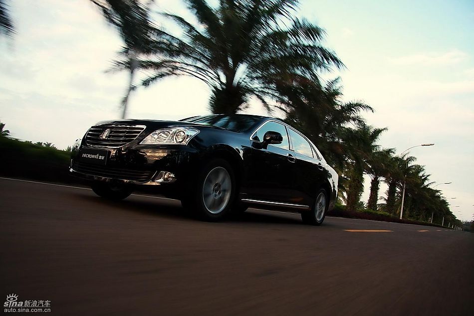 丰田新皇冠试驾实拍图动态