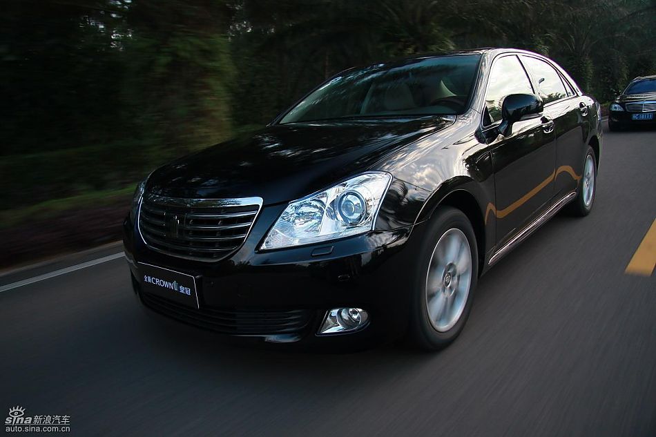 丰田新皇冠试驾实拍图动态