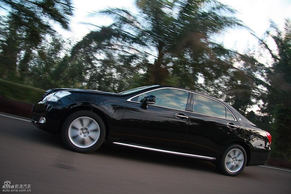 丰田新皇冠试驾实拍图动态