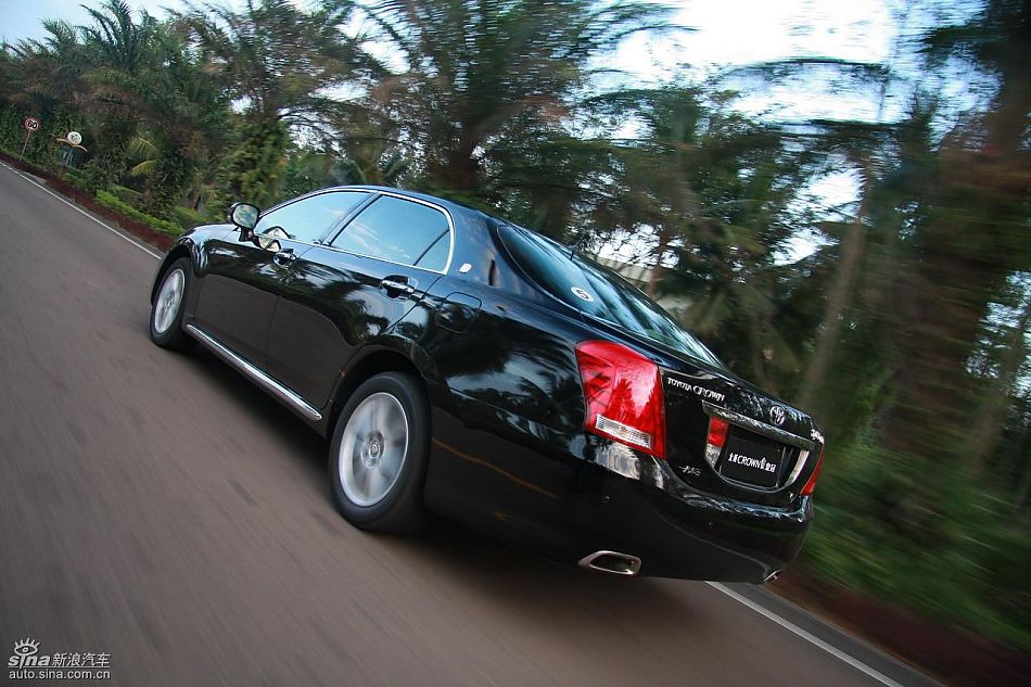 丰田新皇冠试驾实拍图动态