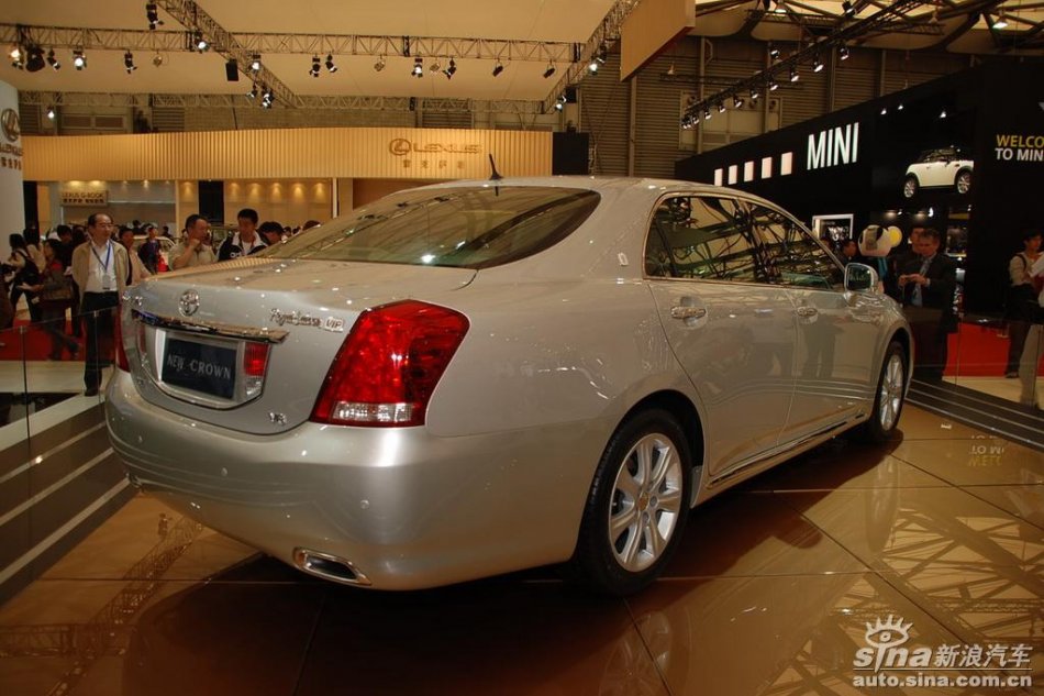 丰田新皇冠