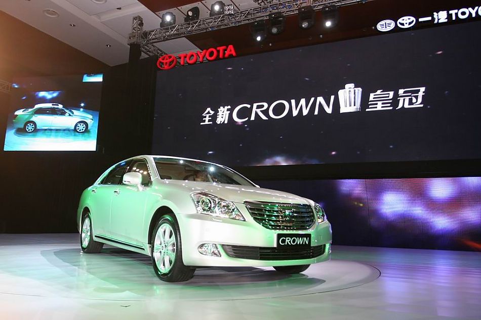一汽丰田新皇冠外观图片