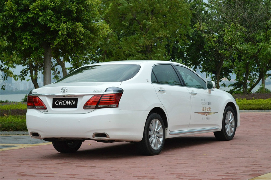 2012 V6 2.5L AT Royal