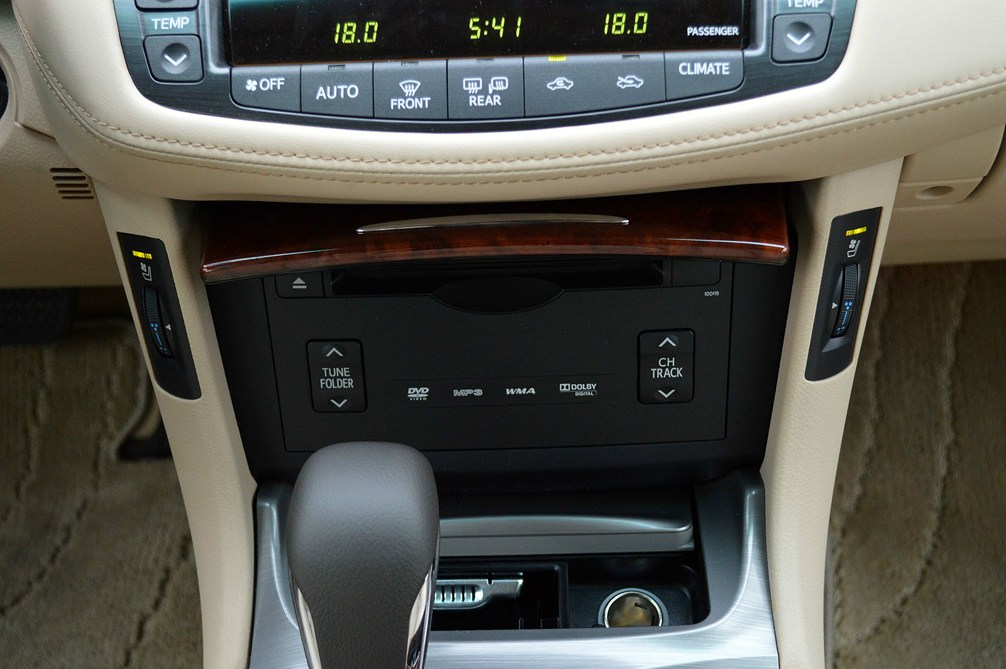 2012款 V6 2.5L AT Royal 内饰