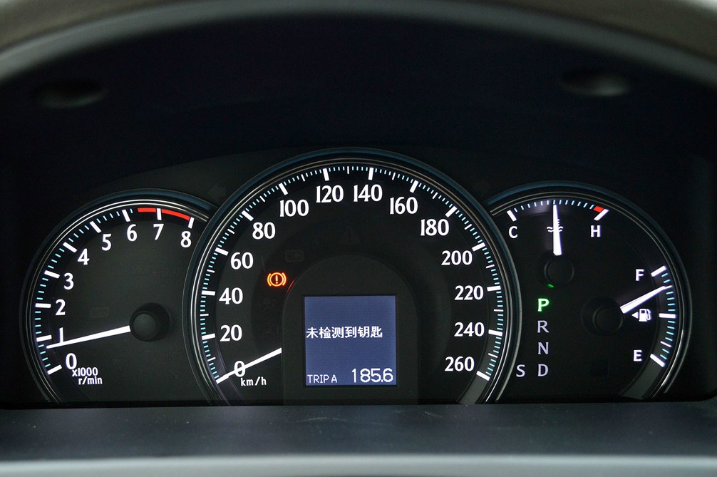 2012 V6 2.5L AT Royal 