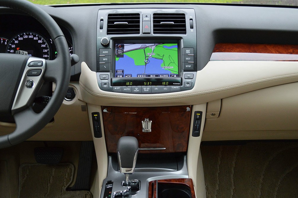 2012款 V6 2.5L AT Royal 内饰