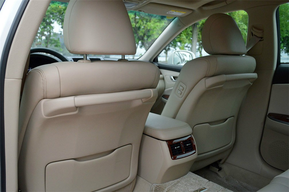 2012 V6 2.5L AT Royal οռ
