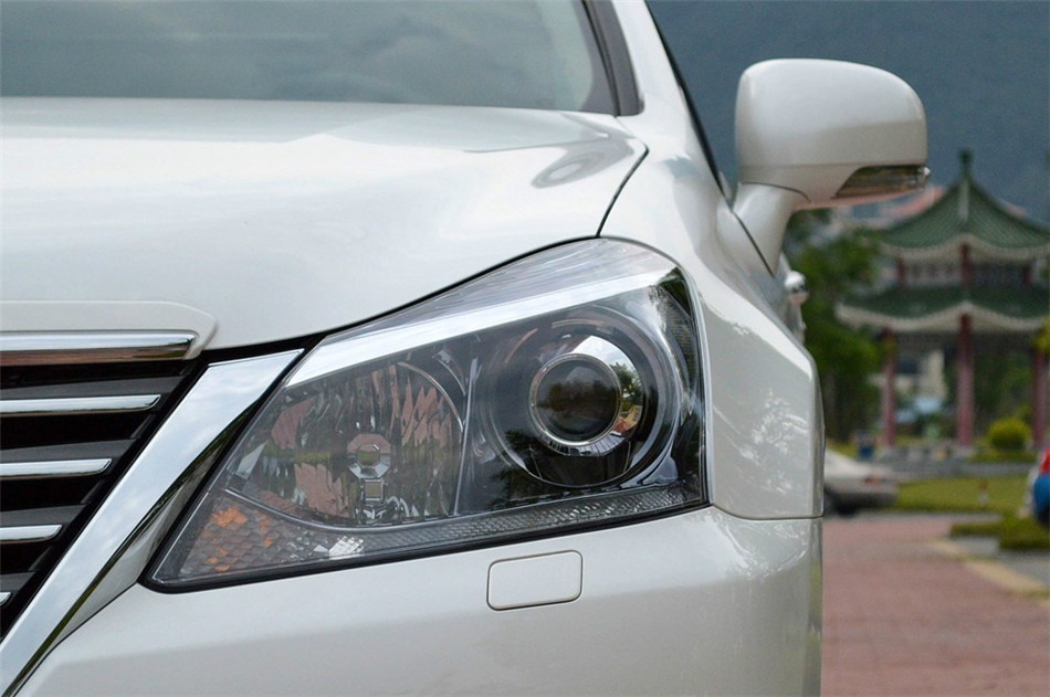 2012 V6 2.5L AT Royal