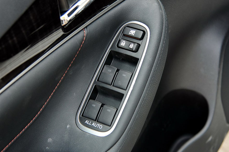 2015款 2.5L 时尚版 座椅空间