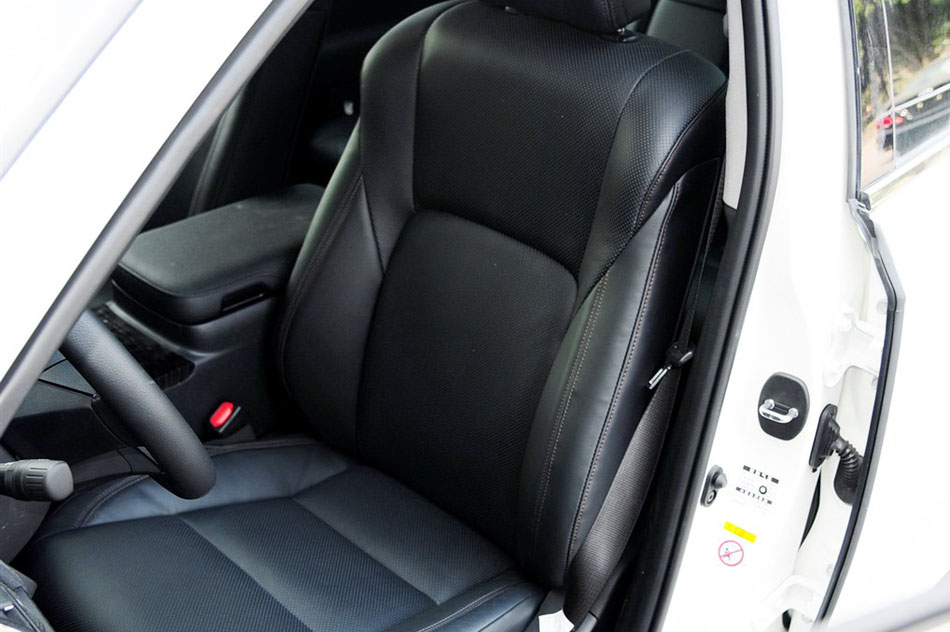 2015款 2.5L 时尚版 座椅空间
