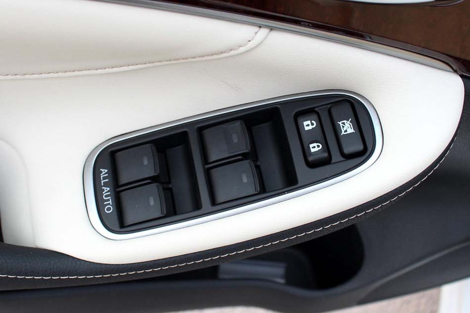 2018款 2.0T 先锋版 座椅空间