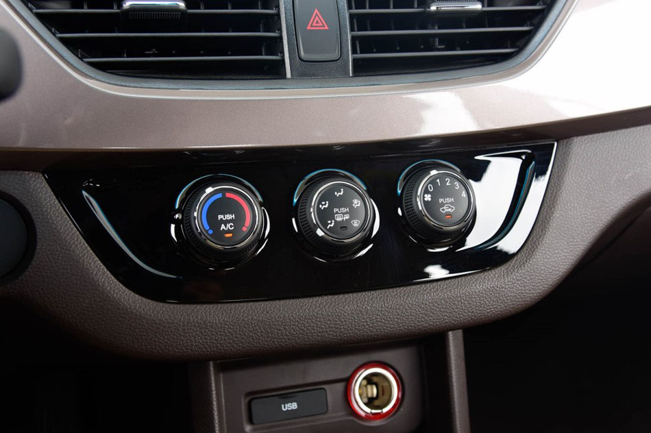 2017款 1.5L 时尚型 内饰