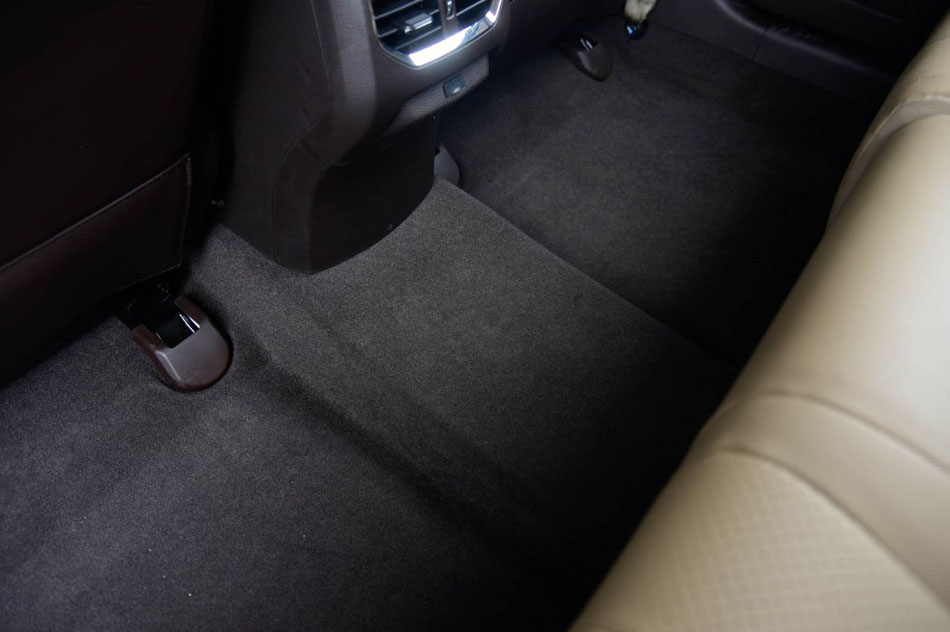 2017款 1.5L 时尚型 座椅空间