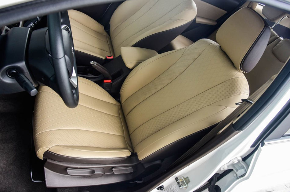 2017款 1.5L 时尚型 座椅空间