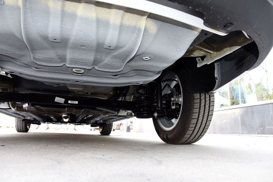 2017款 1.5L 时尚型 引擎地盘