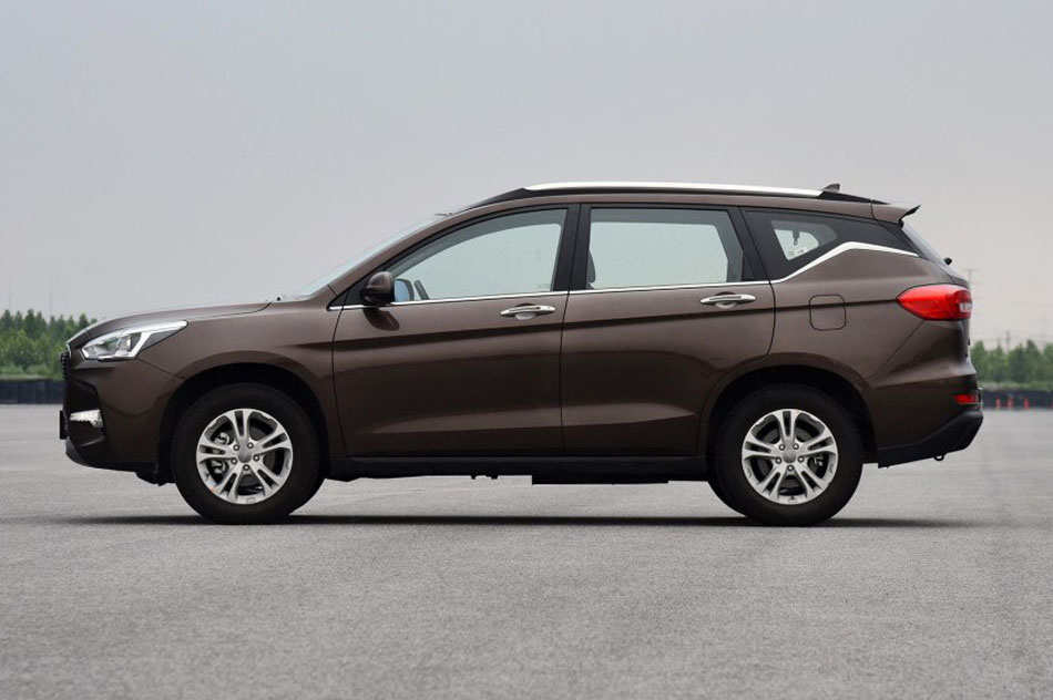 2017款 1.5T 自动两驱尊贵型 外观