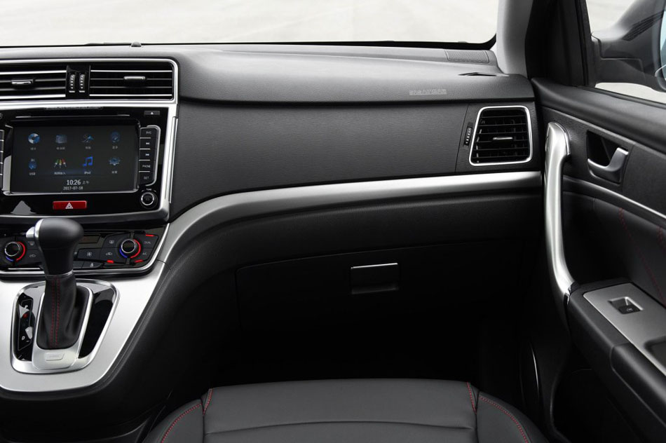 2017款 1.5T 自动两驱尊贵型 内饰