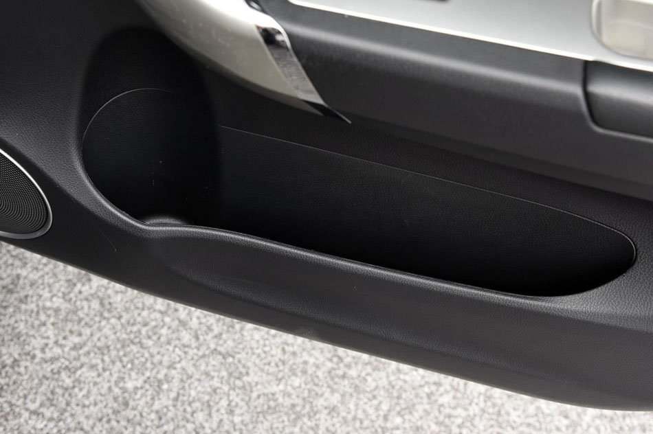 2017款 1.5T 自动两驱尊贵型 座椅空间