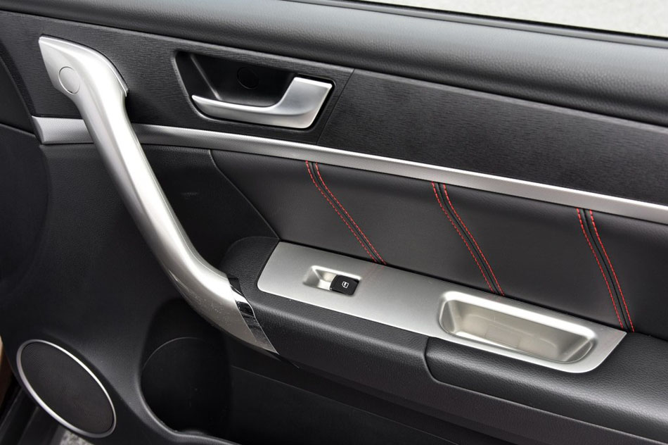 2017款 1.5T 自动两驱尊贵型 座椅空间