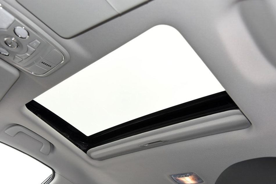 2017款 1.5T 自动两驱尊贵型 座椅空间