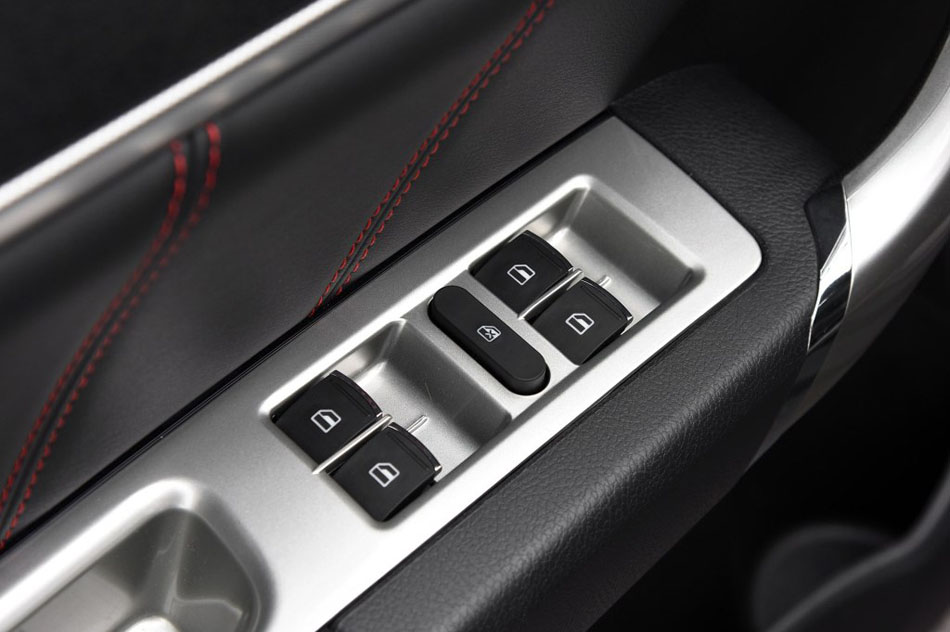 2017款 1.5T 自动两驱尊贵型 座椅空间