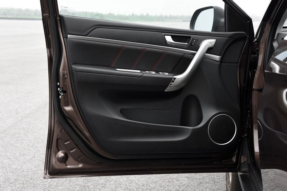 2017款 1.5T 自动两驱尊贵型 座椅空间