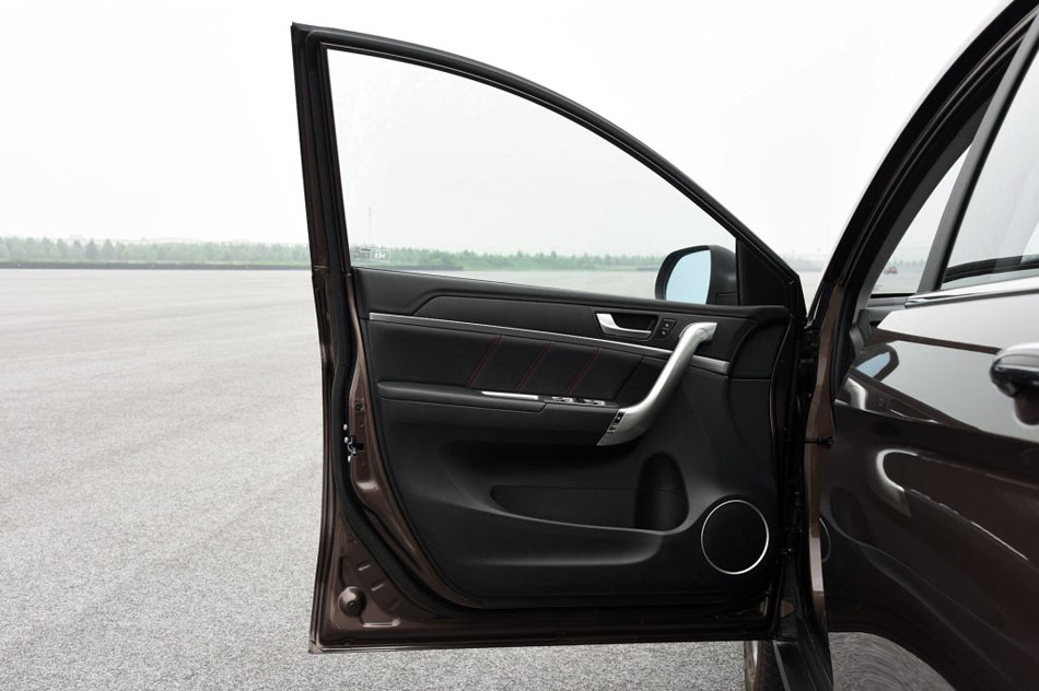 2017款 1.5T 自动两驱尊贵型 座椅空间