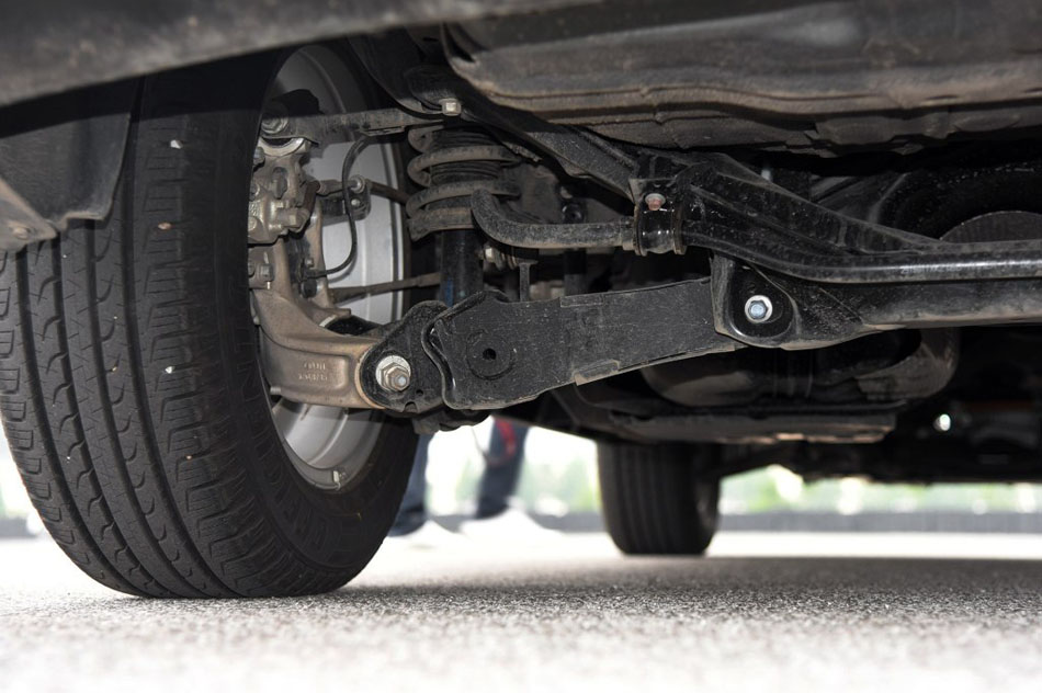 2017款 1.5T 自动两驱尊贵型 引擎地盘