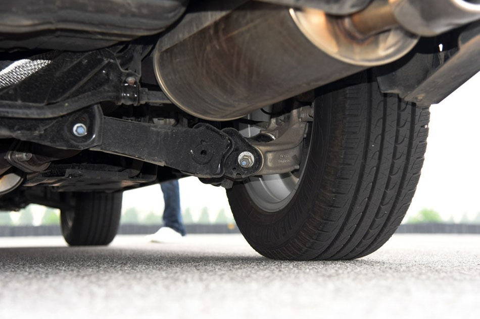 2017款 1.5T 自动两驱尊贵型 引擎地盘