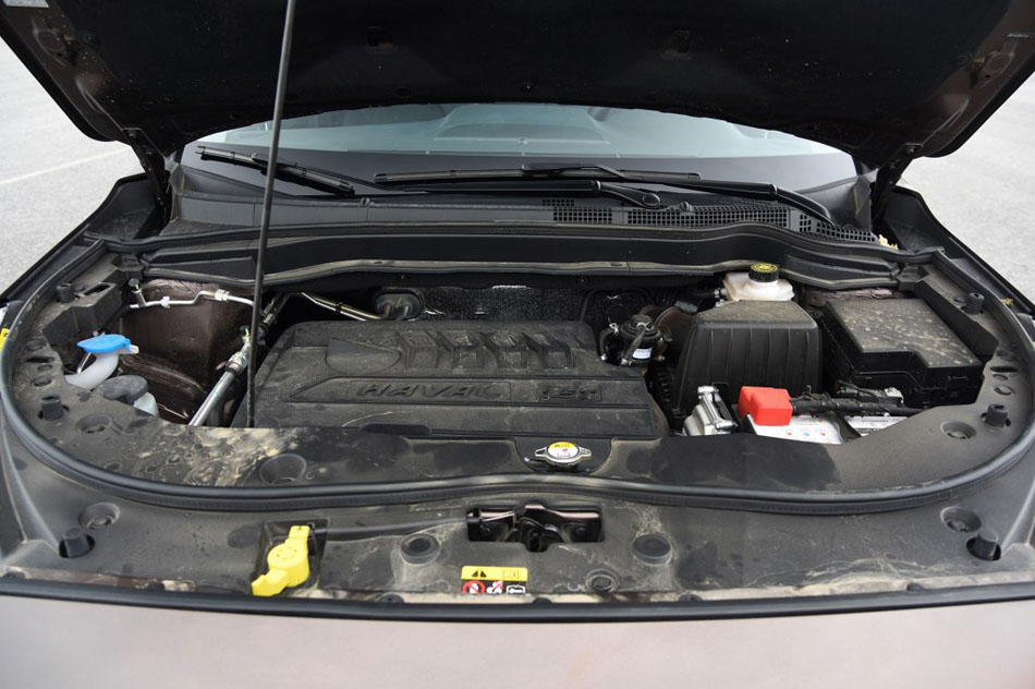 2017款 1.5T 自动两驱尊贵型 引擎地盘