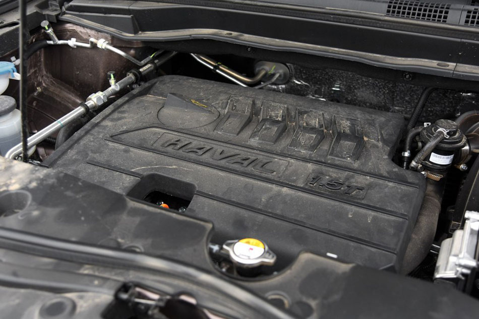 2017款 1.5T 自动两驱尊贵型 引擎地盘