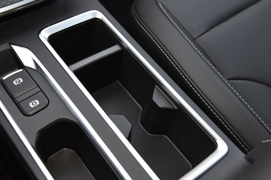 2021款 PLUS 1.5T DCT豪华智联型 内饰