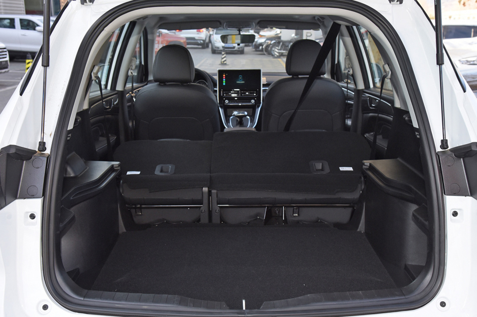 2021款 PLUS 1.5T DCT豪华智联型 座椅空间
